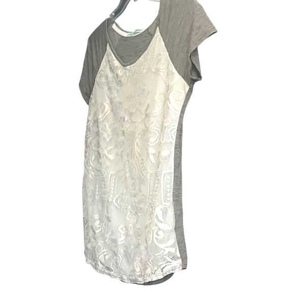 MAURICES SHORT SLV ROUND NECK FRONT LACE BLOUSE, WOMENS, M, GREY & WHITE LACE - Picture 3 of 12